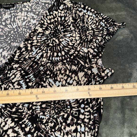 Y2K Relativity Tunic Top Women's 1X Black White Swirl Print Short Sleeve V-Neck - Picture 6 of 7